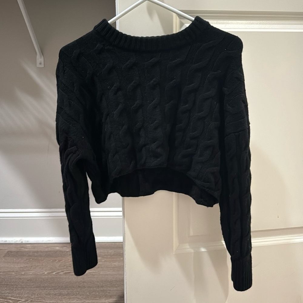 ARITZIA black cropped cable knit sweater